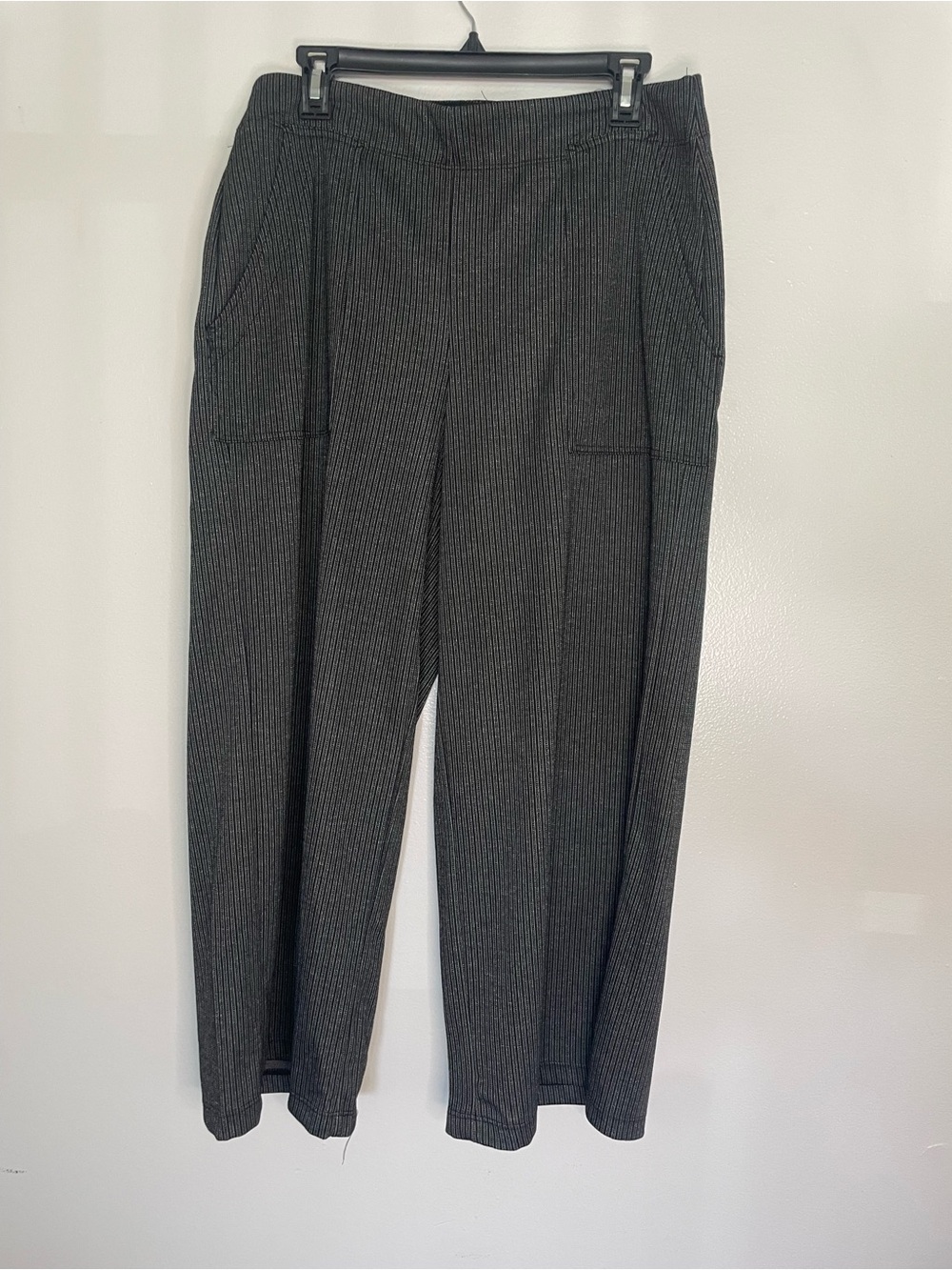 Max Studio Women’s Black Rib-Knit Wide Leg Cropped Pants Sandal ready Size 14
